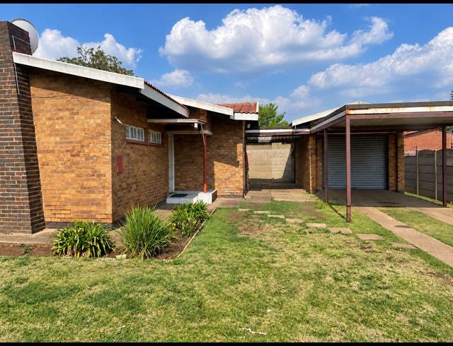 3 BEDROOM HOUSE FOR SALE IN VANDERBIJLPARK CE 2